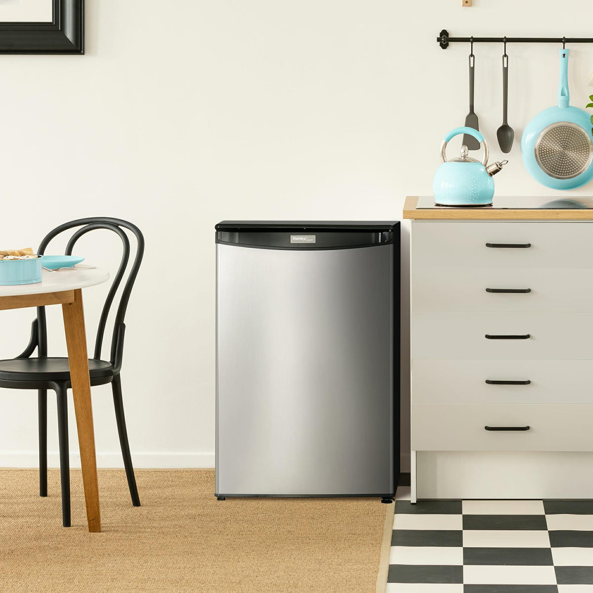 Danby 21-inch, 4.4 cu. ft. Compact Refrigerator DAR044A4BSSDD IMAGE 6