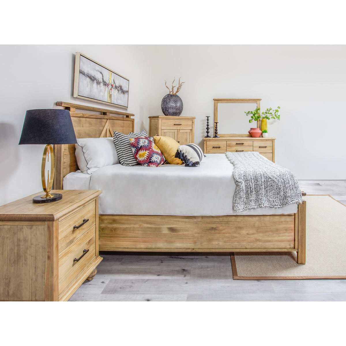 Mako Solid Wood Furniture Victoria 8300-Q Queen Panel Bed IMAGE 3