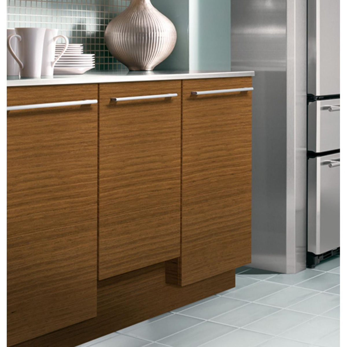 GE Built-In Dishwasher with Three-Level Wash System UDT165SIVII IMAGE 6