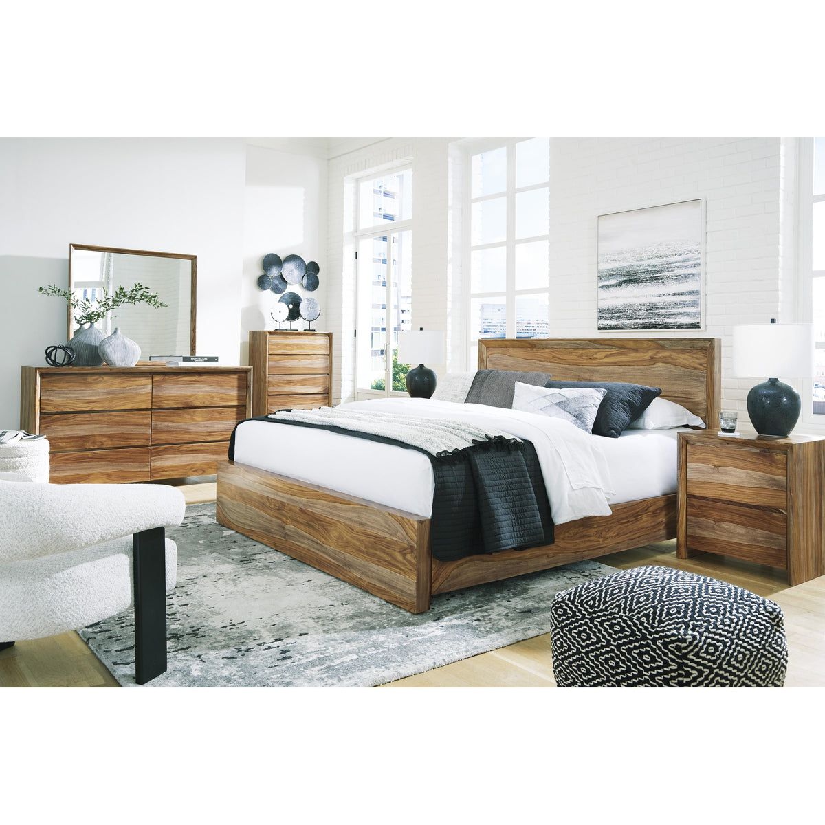 Signature Design by Ashley Dressonni B790-46 Five Drawer Chest IMAGE 10