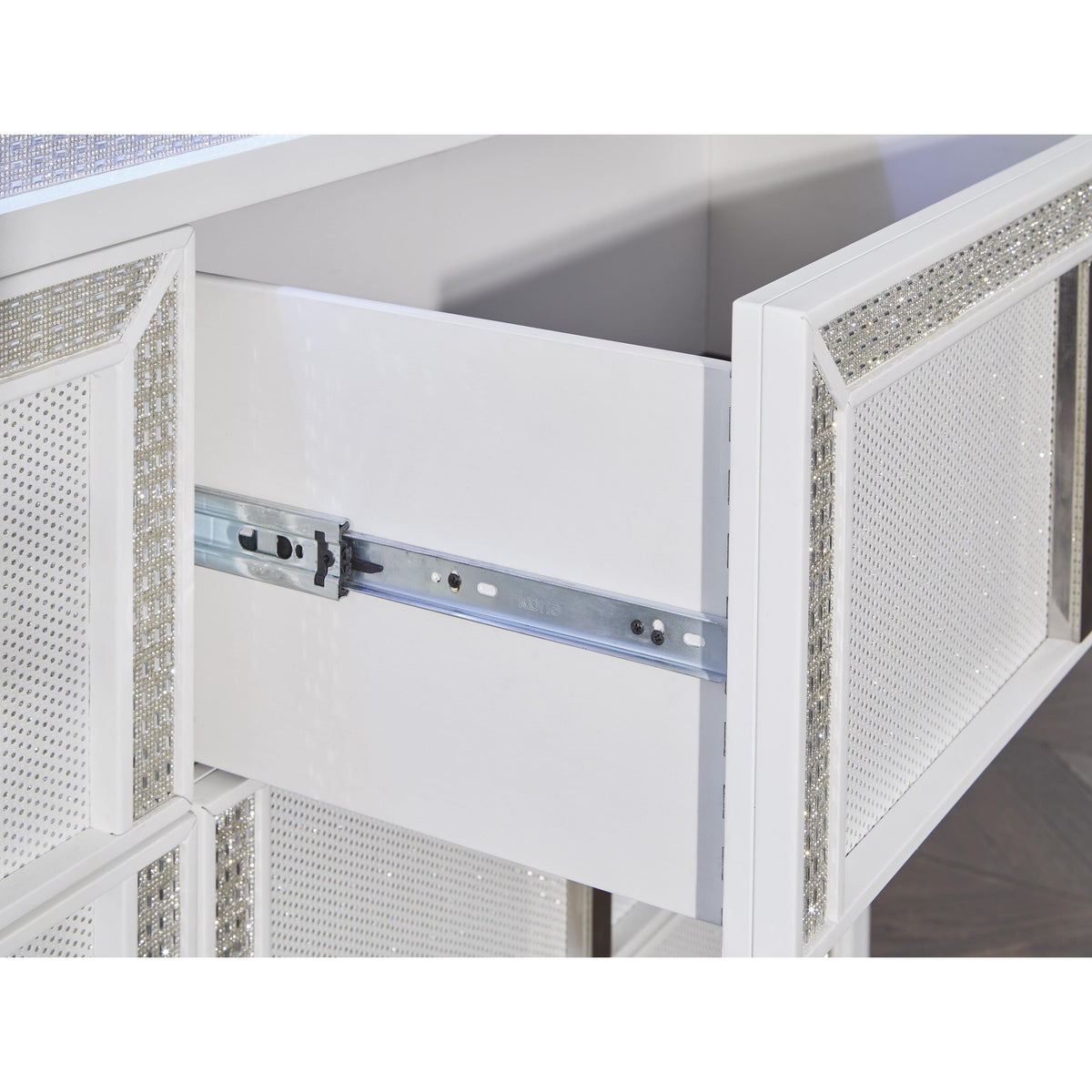 Signature Design by Ashley Chalanna B822-31 Dresser IMAGE 8
