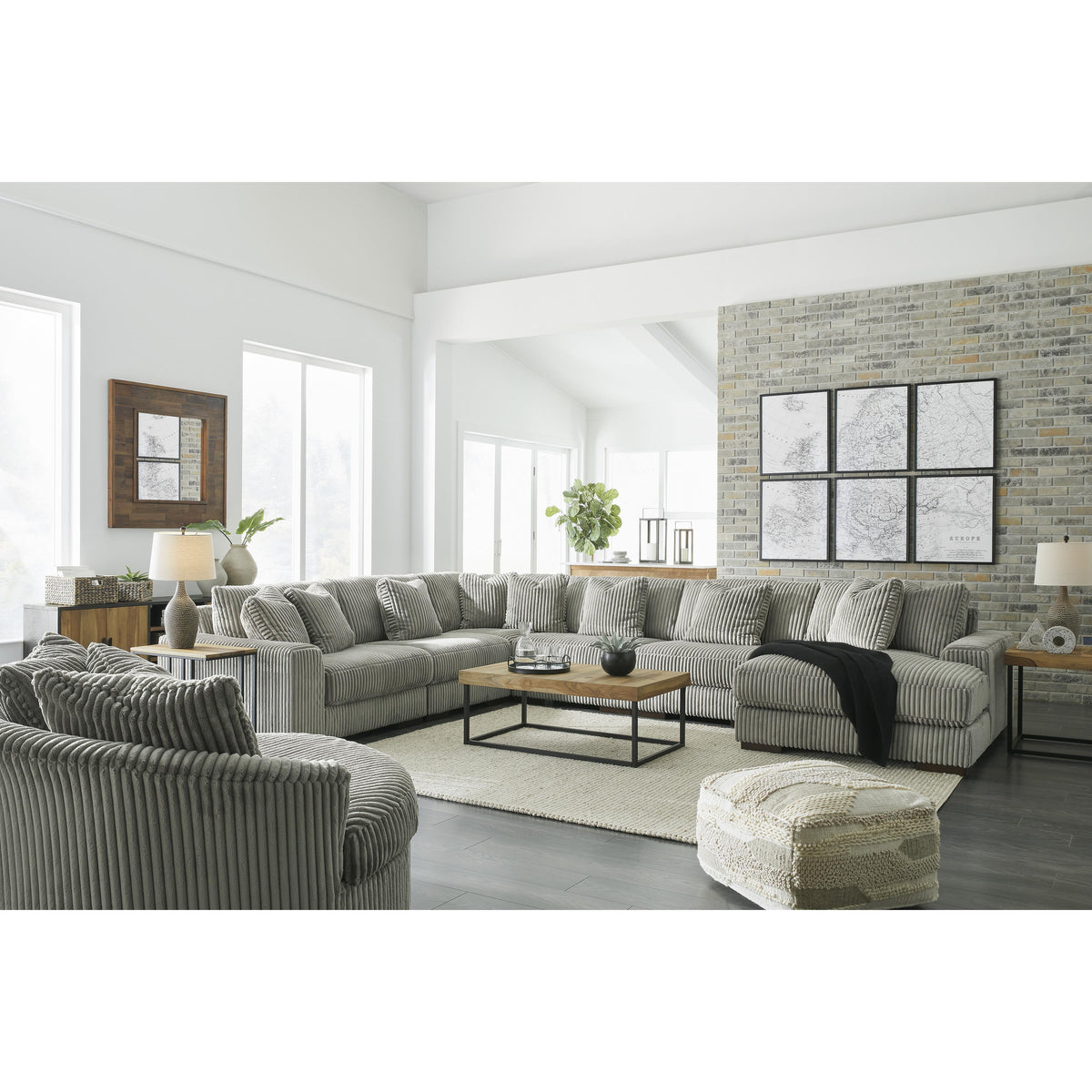 Signature Design by Ashley Lindyn 21105S19 6 pc Sectional with Chaise IMAGE 3