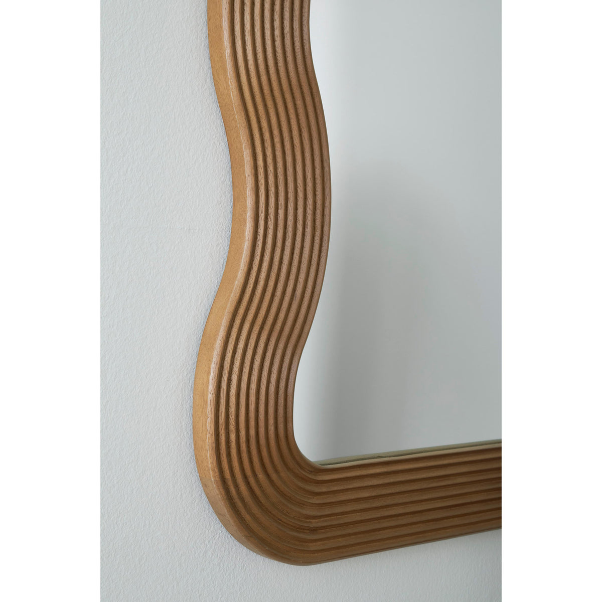 Signature Design by Ashley Ellisonville A8010413 Floor Mirror IMAGE 6