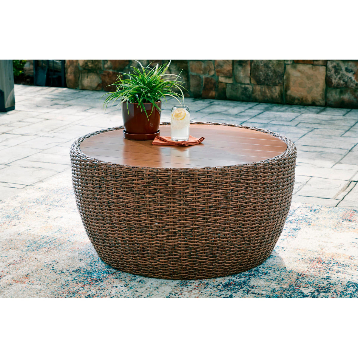 Signature Design by Ashley Double Point PCP503-708 Round Cocktail Table IMAGE 3