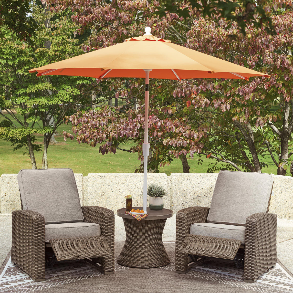 Signature Design by Ashley Laguna Heights PCP790-706 Round End Table with Umbrella Option IMAGE 7
