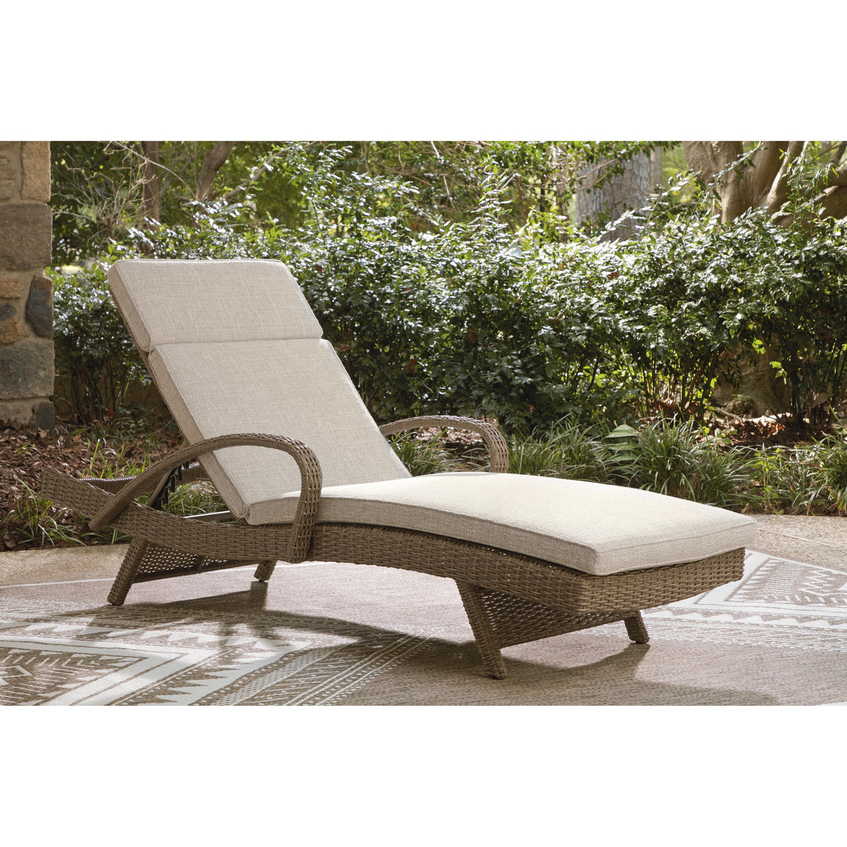 Signature Design by Ashley Laguna Heights PCP790-815 Chaise Lounge with Cushion IMAGE 4