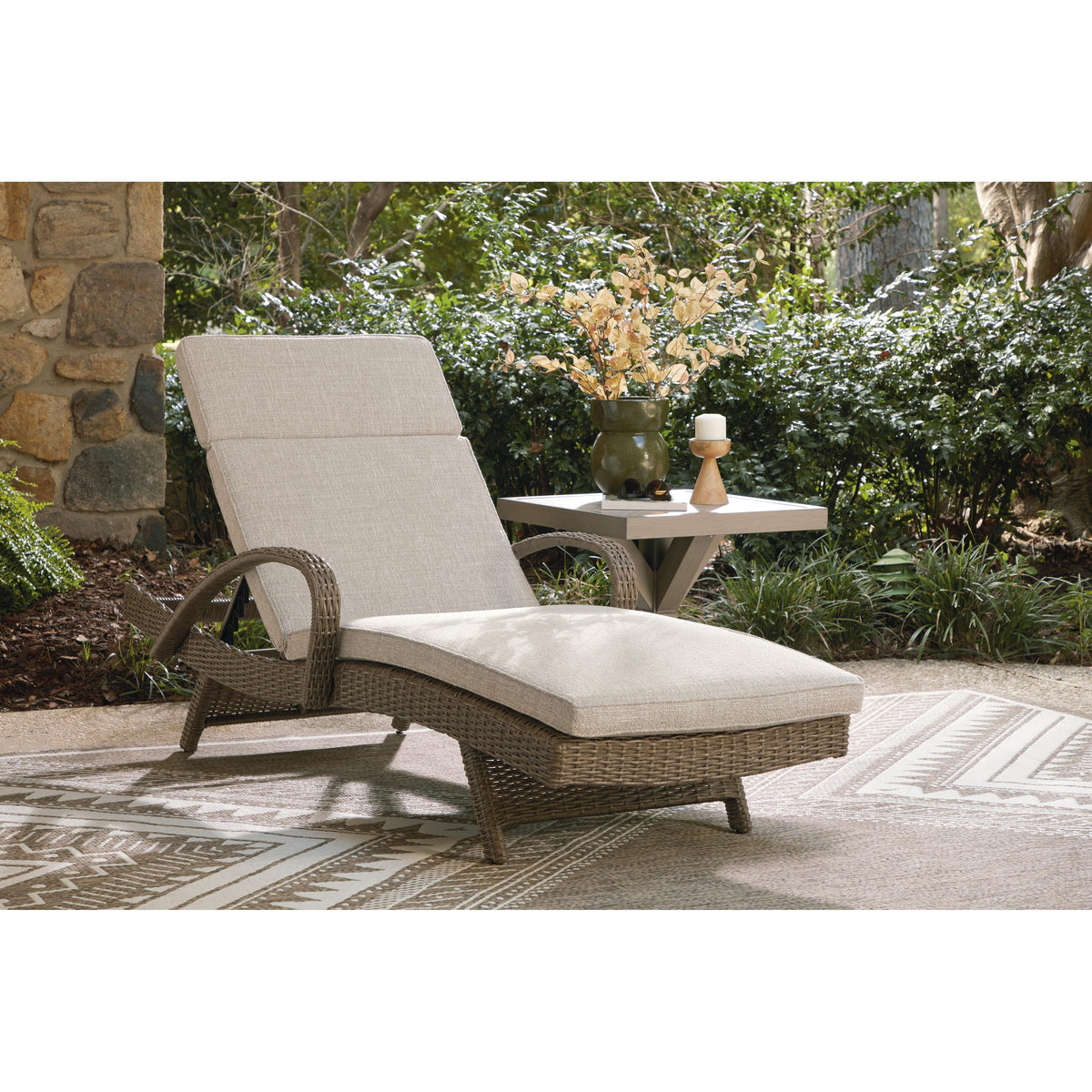 Signature Design by Ashley Laguna Heights PCP790-815 Chaise Lounge with Cushion IMAGE 6