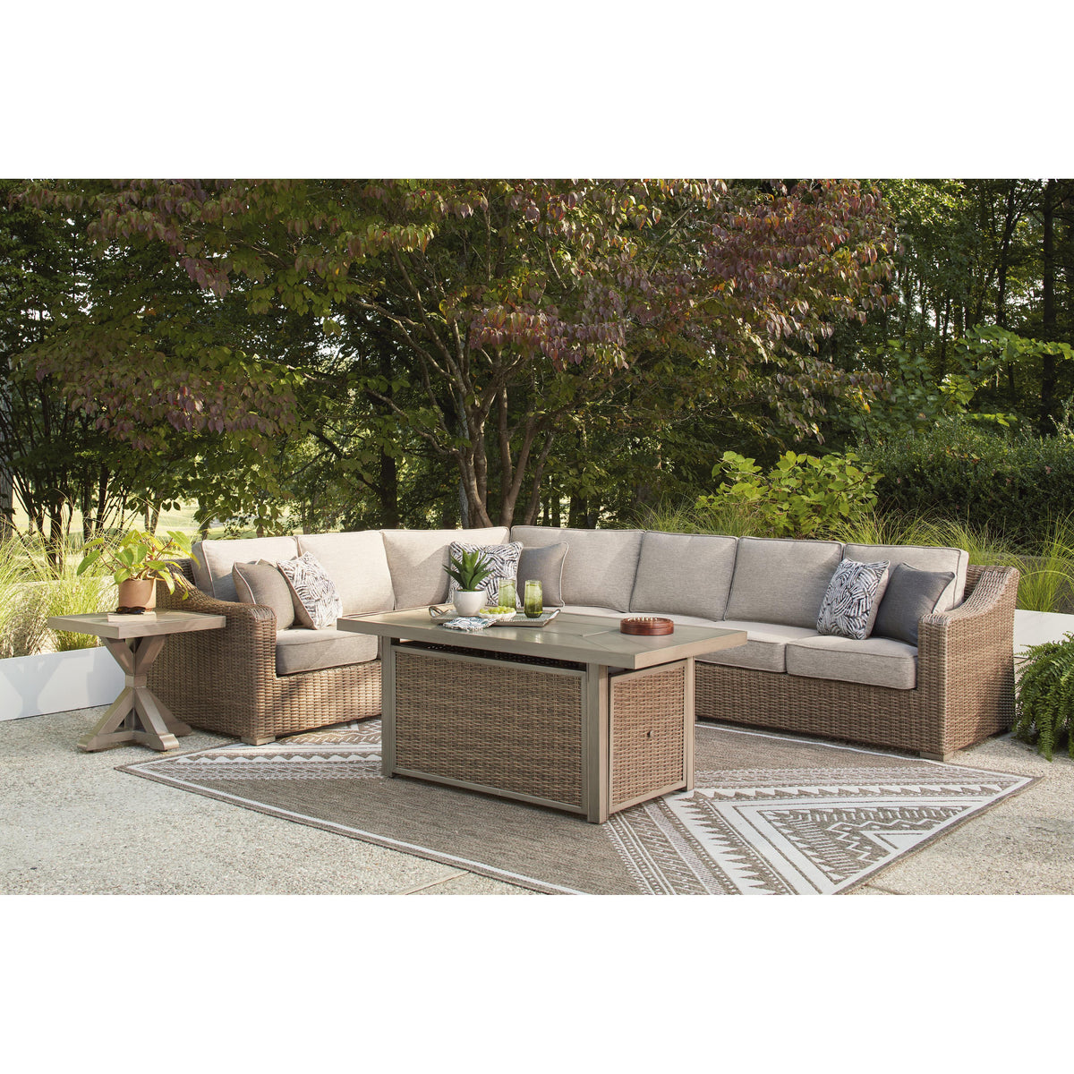Signature Design by Ashley Laguna Heights PCP790P2 4 pc Outdoor Sectional IMAGE 6