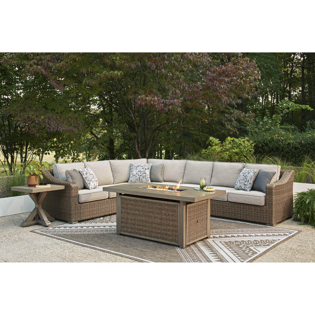 Signature Design by Ashley Laguna Heights PCP790P2 4 pc Outdoor Sectional IMAGE 7