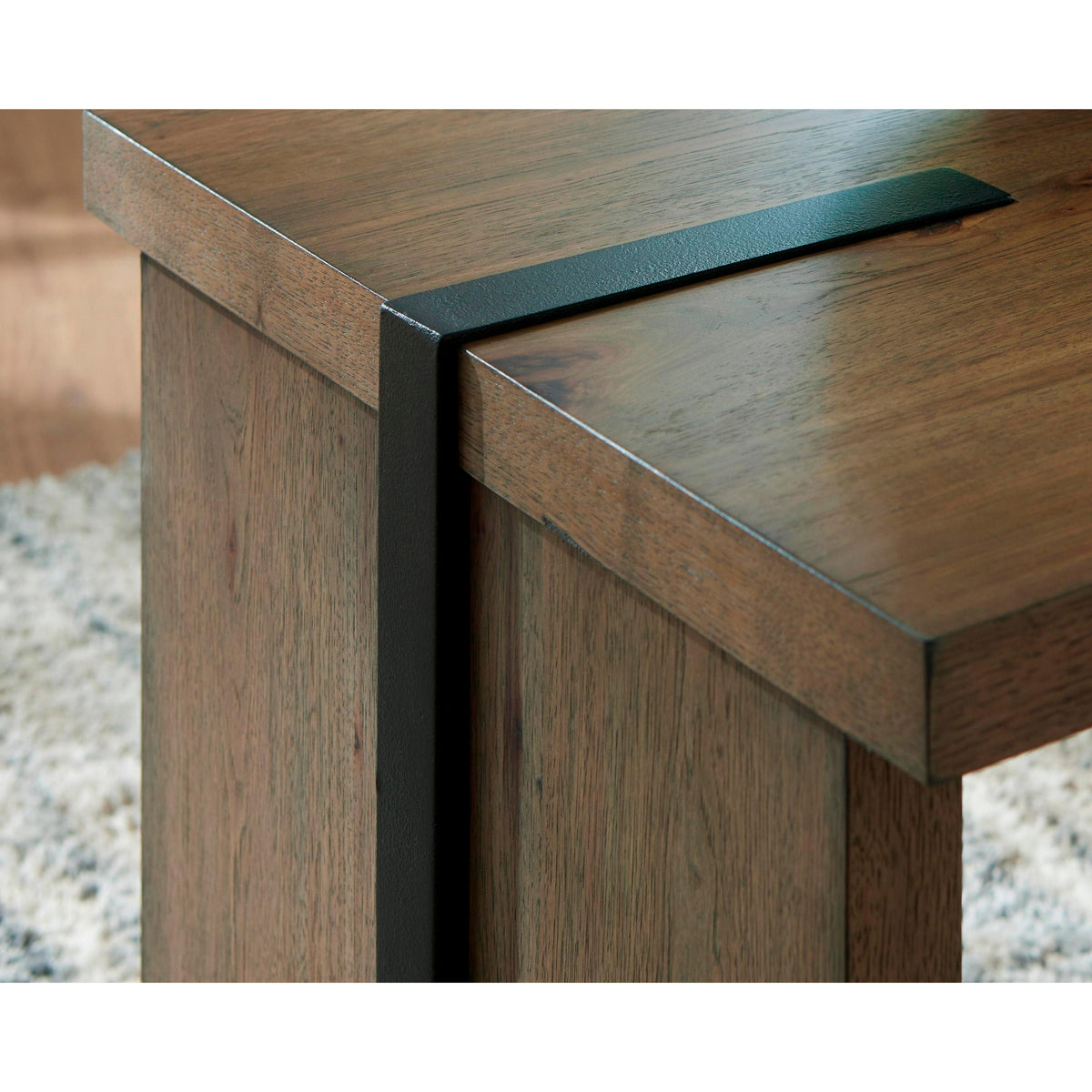 Signature Design by Ashley Kandinew End Table T554-2 IMAGE 5
