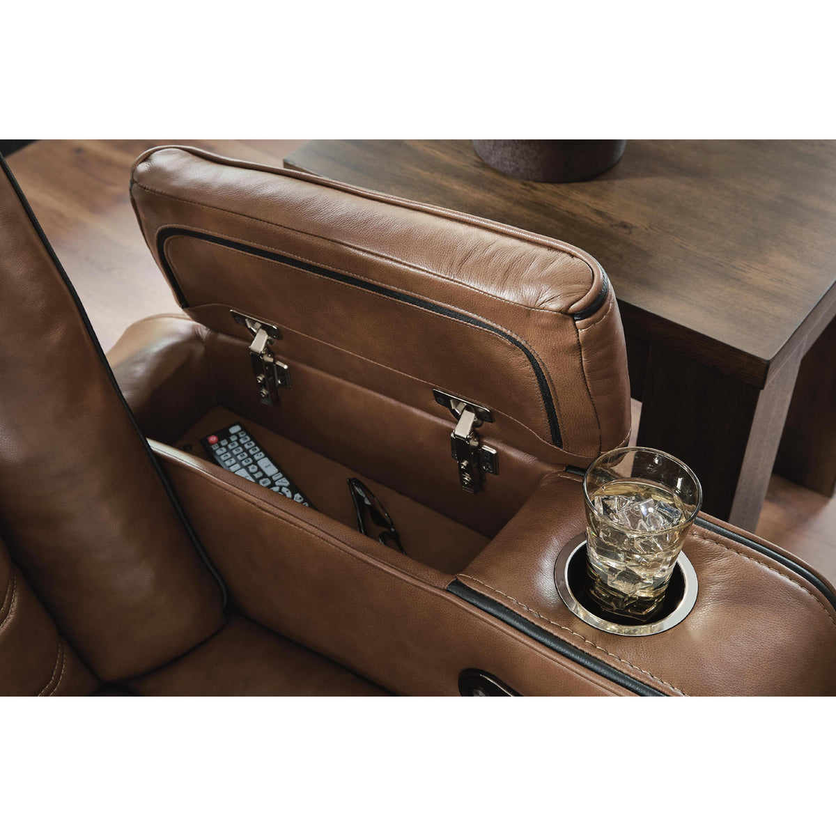 Signature Design by Ashley Gruaro PCU1420018 Power Reclining Loveseat with Console & Adjutasble Headrest IMAGE 11