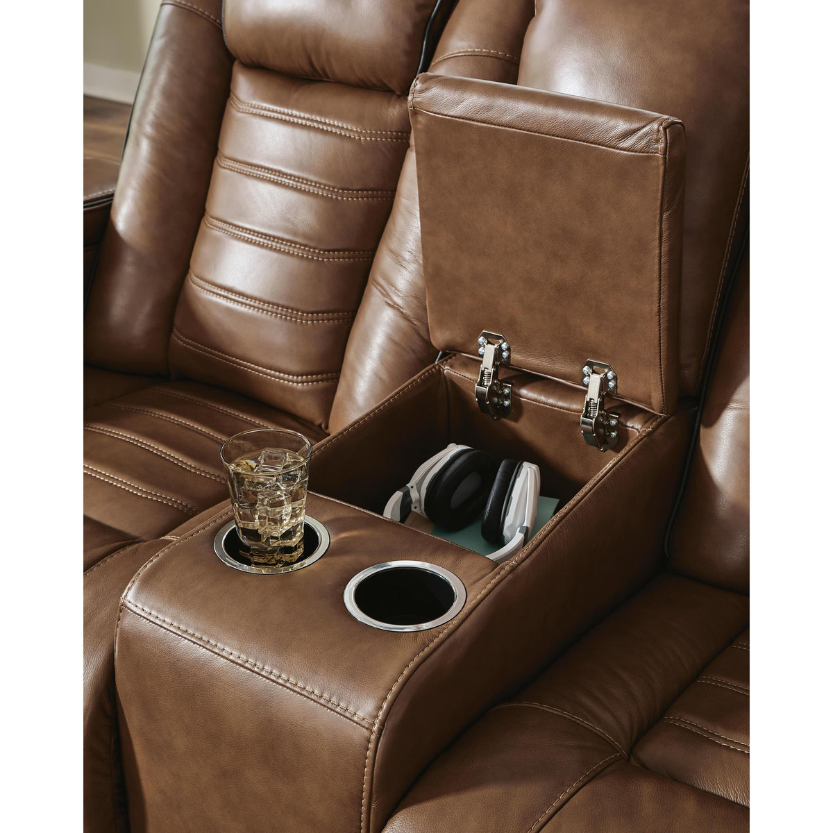 Signature Design by Ashley Gruaro PCU1420018 Power Reclining Loveseat with Console & Adjutasble Headrest IMAGE 9