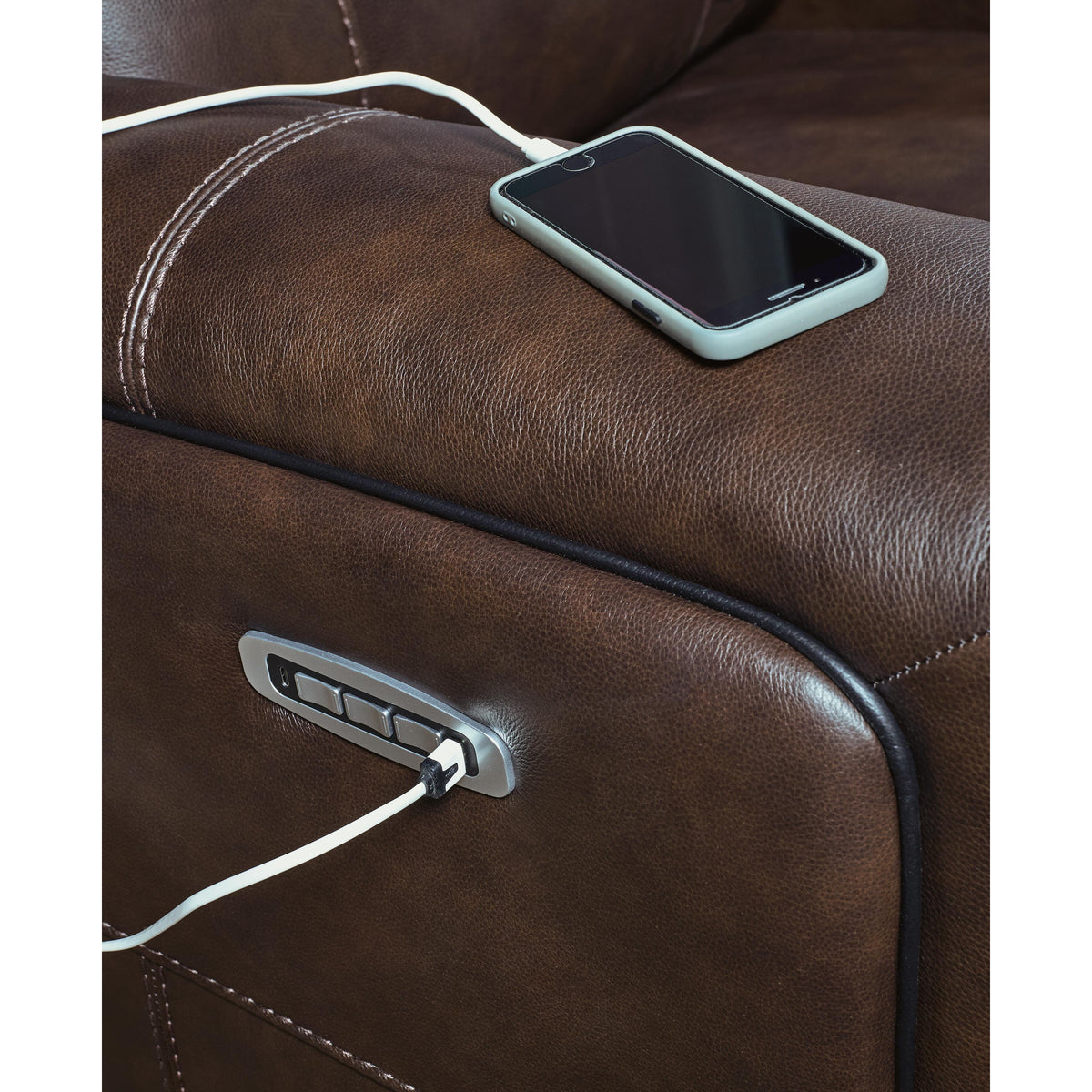 Benchcraft Gravier U1330118 Power Reclining Loveseat with Console & Adjutasble Headrest IMAGE 9