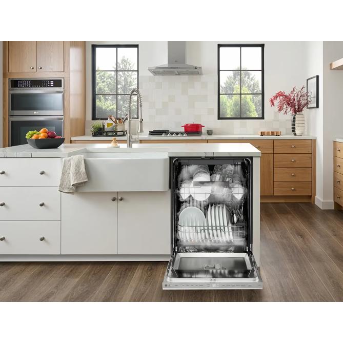 LG Built-in Dishwasher with SenseClean™ Wash System LDNPQ445S IMAGE 3