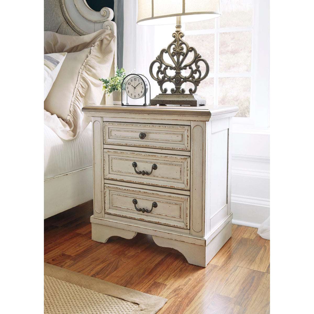  Signature Design by Ashley Realyn B743 7 pc King Upholstered Panel Bedroom Set IMAGE 4