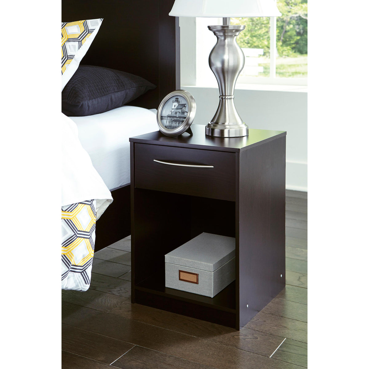  Signature Design by Ashley Flannia EB3392 4 pc Queen Platform Bedroom Set IMAGE 4