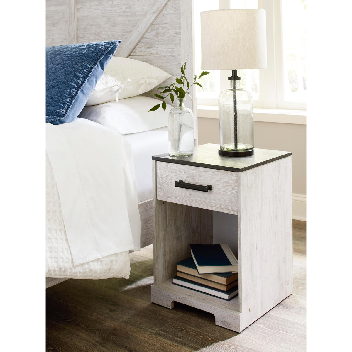  Signature Design by Ashley Shawburn EB4121 4 pc Queen Platform Bedroom Set IMAGE 4