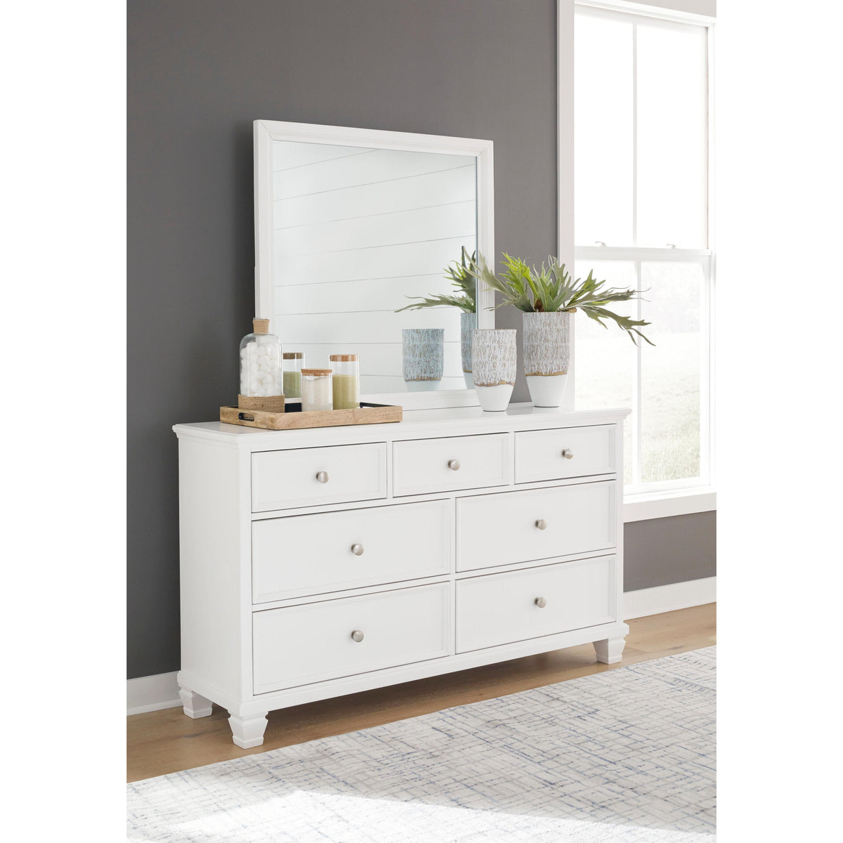  Signature Design by Ashley Fortman B680 7 pc Queen Panel Bedroom Set IMAGE 3