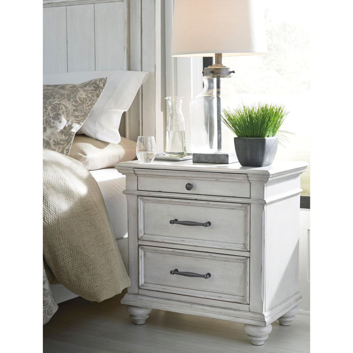  Benchcraft Kanwyn B777B17 5 pc Queen Upholstered Panel Bedroom Set IMAGE 4