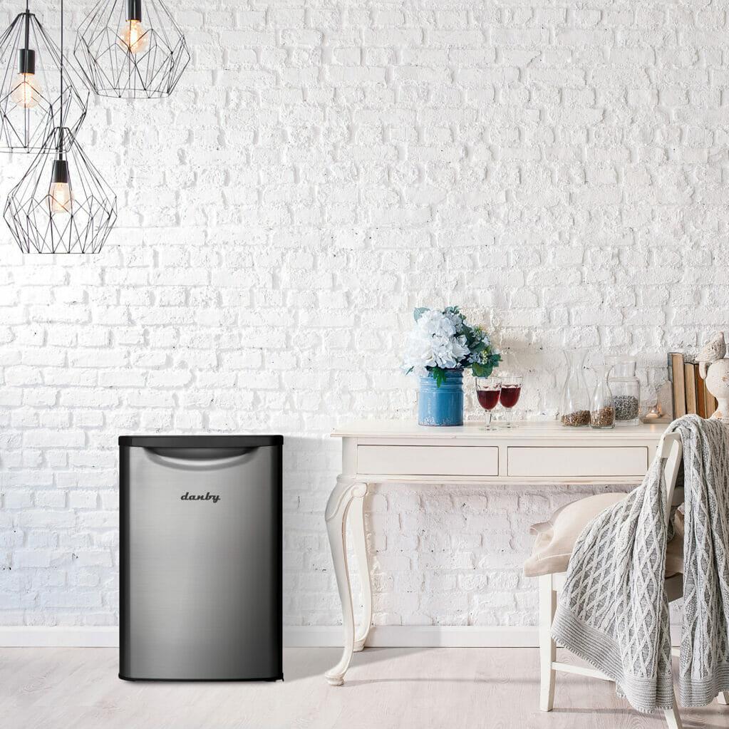 Danby 18-inch, 2.6 cu. ft. Compact Refrigerator DAR026A2BSLDB IMAGE 3