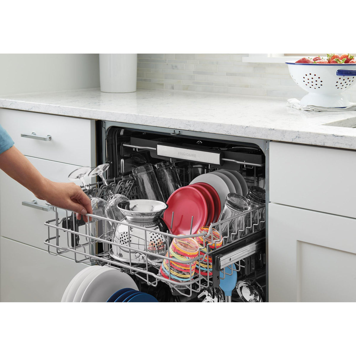  Frigidaire Gallery 24-inch  Built-In Dishwasher with EvenDry™ System FGID2479SF IMAGE 15