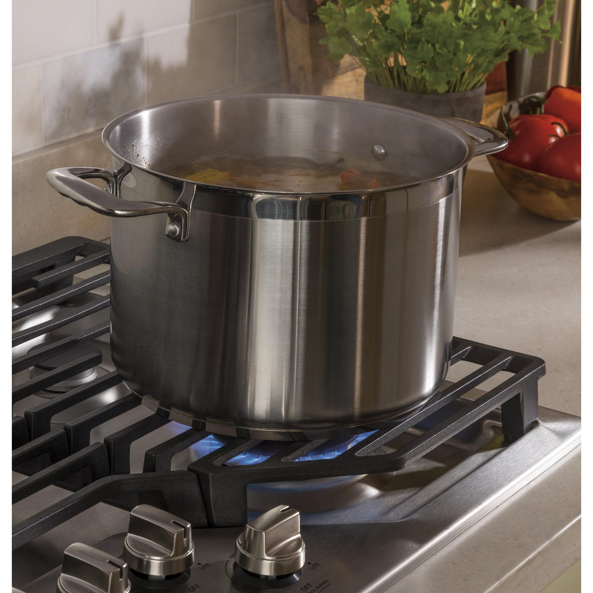  GE 36-inch Built-In Gas Cooktop JGP5036SLSS IMAGE 5