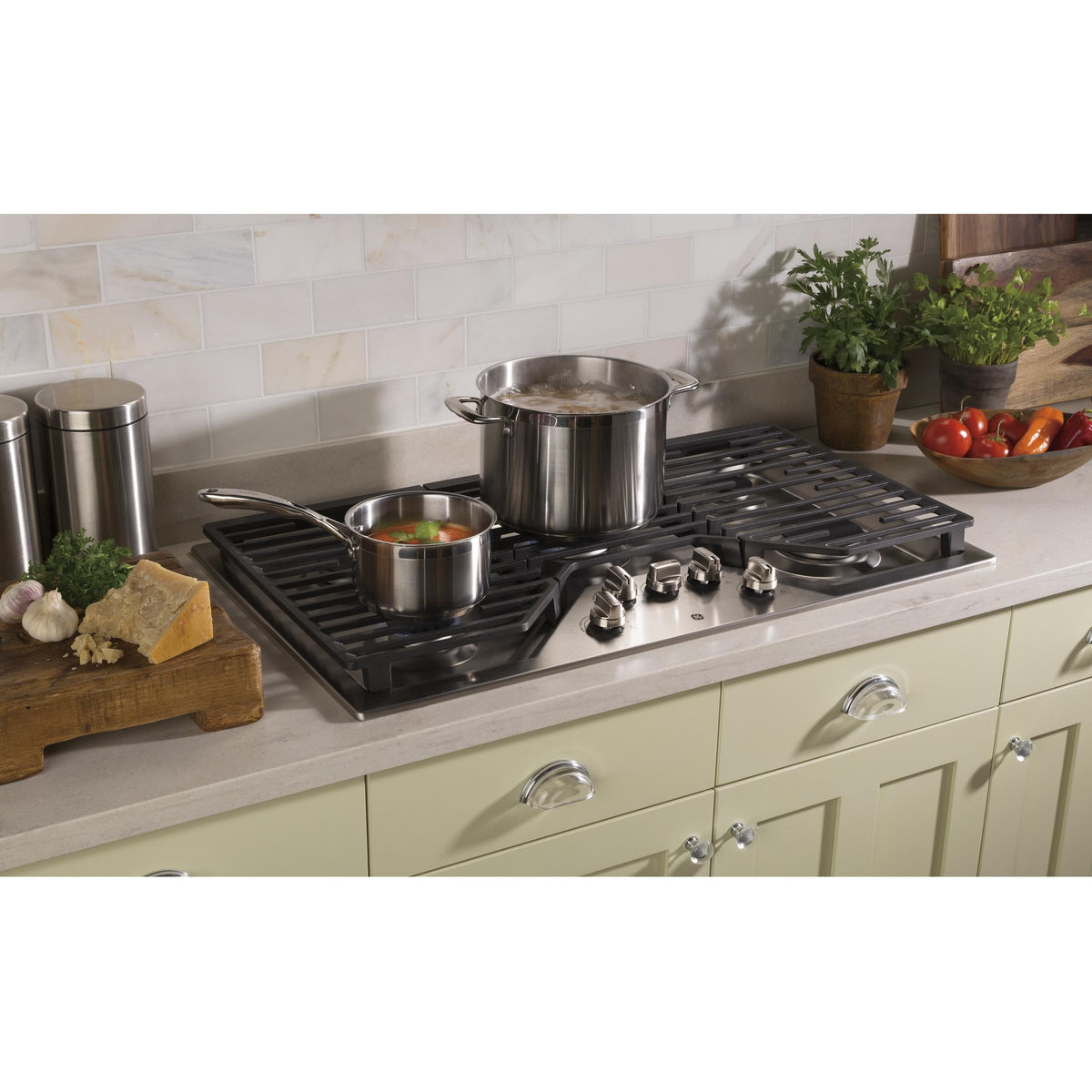  GE 36-inch Built-In Gas Cooktop JGP5036SLSS IMAGE 6