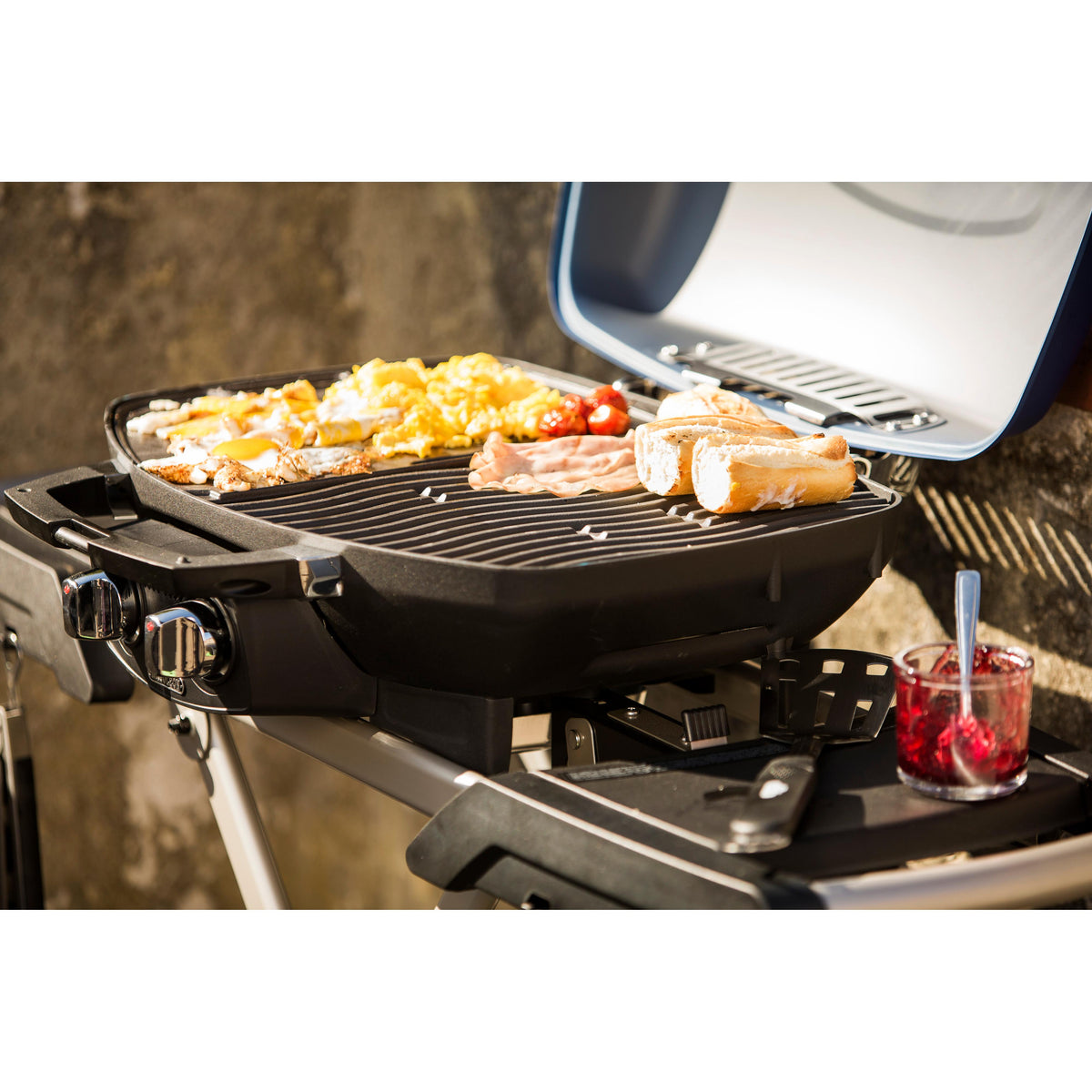  Napoleon TravelQ™ 285X Portable Gas Grill TQ285X-RD-1-A IMAGE 5