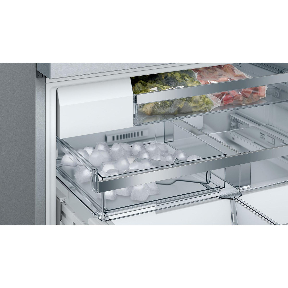  Bosch 36-inch, 21 cu.ft. Counter-Depth French 3-Door Refrigerator with VitaFreshPro™ Drawer B36CT80SNS IMAGE 3