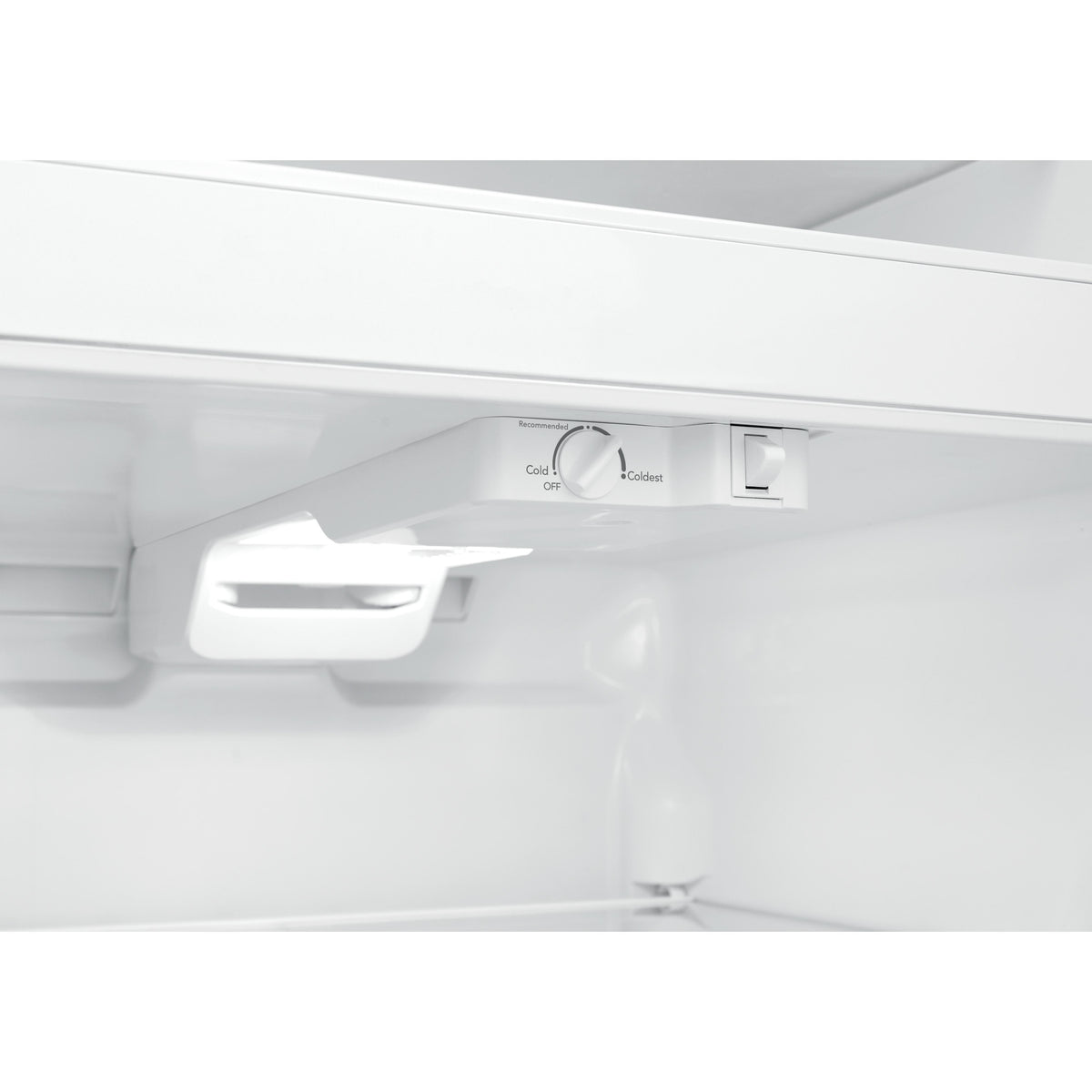  Frigidaire 30-inch, 18.3 cu. ft. Top Freezer Refrigerator FFHT1835VW IMAGE 4