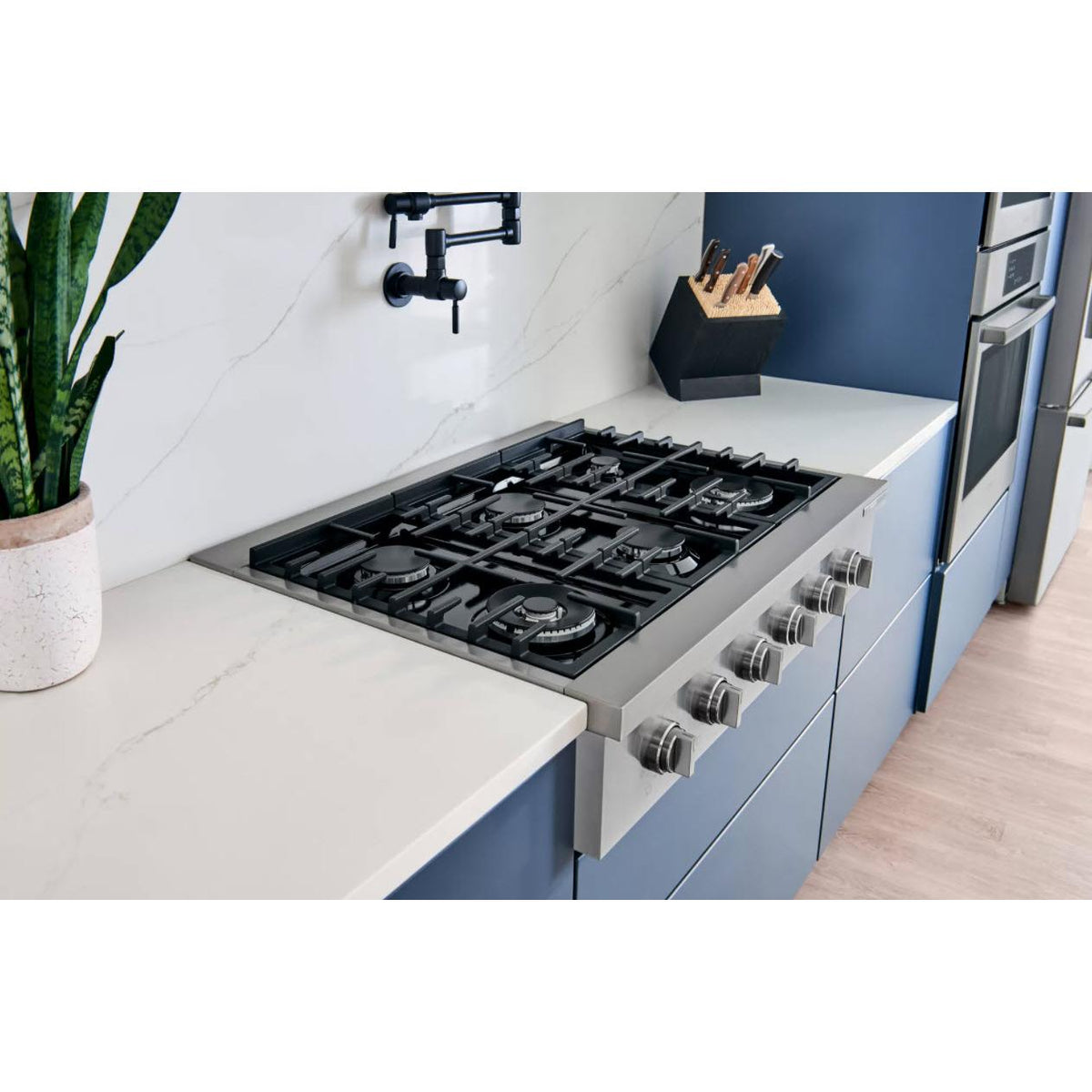 Bosch 36-inch Built-in Gas Rangetop with OptiSim® Burner RGM8658UC IMAGE 10