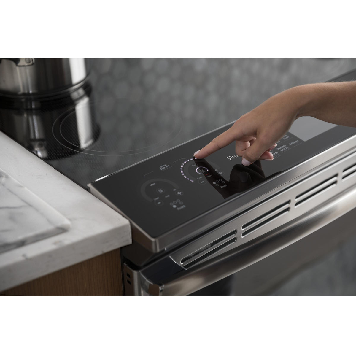  GE Profile 30-inch Slide-in Electric Induction Range with True European Convection Technology PCHS920YMFS IMAGE 8