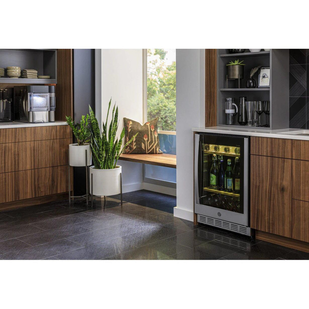  GE Profile 5.1 cu.ft. Freestanding Beverage Center with Digital Temperature Controls PVS06BSPSS IMAGE 15