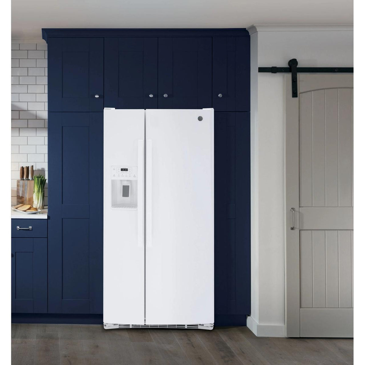  GE 33-inch, 23 cu. ft. Side-By-Side Refrigerator with Water and Ice Dispensing System GSS23GGPWW IMAGE 8