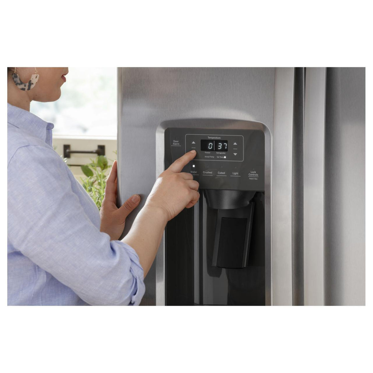  GE 33-inch, 23 cu. ft. Side-By-Side Refrigerator with Water and Ice Dispensing System GSS23GYPFS IMAGE 13