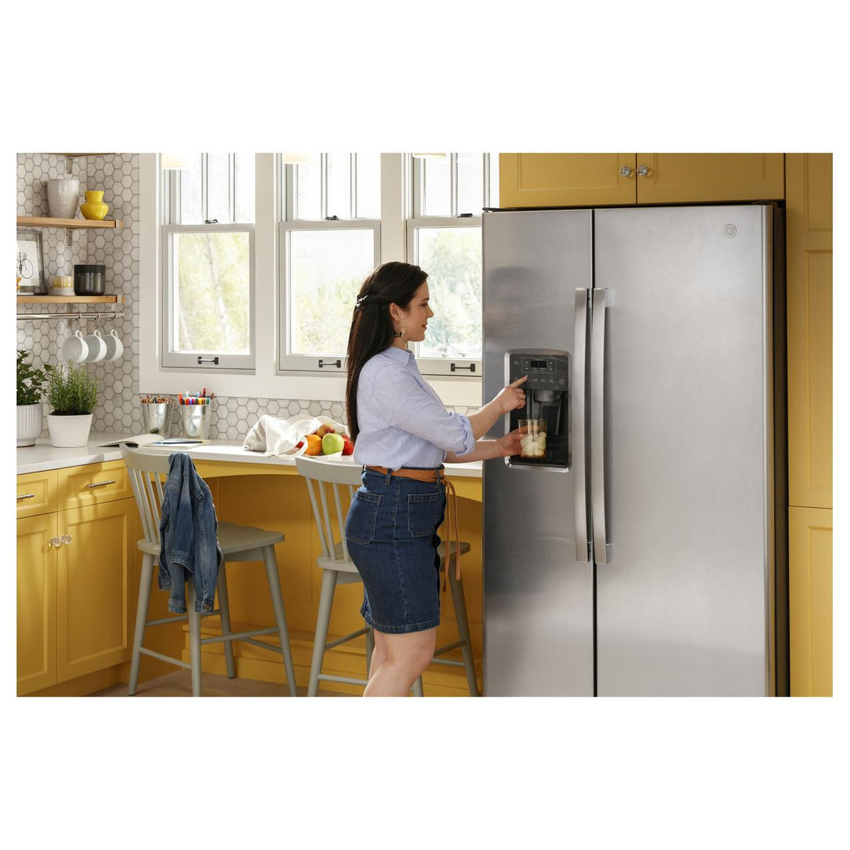  GE 33-inch, 23 cu. ft. Side-By-Side Refrigerator with Water and Ice Dispensing System GSS23GYPFS IMAGE 14