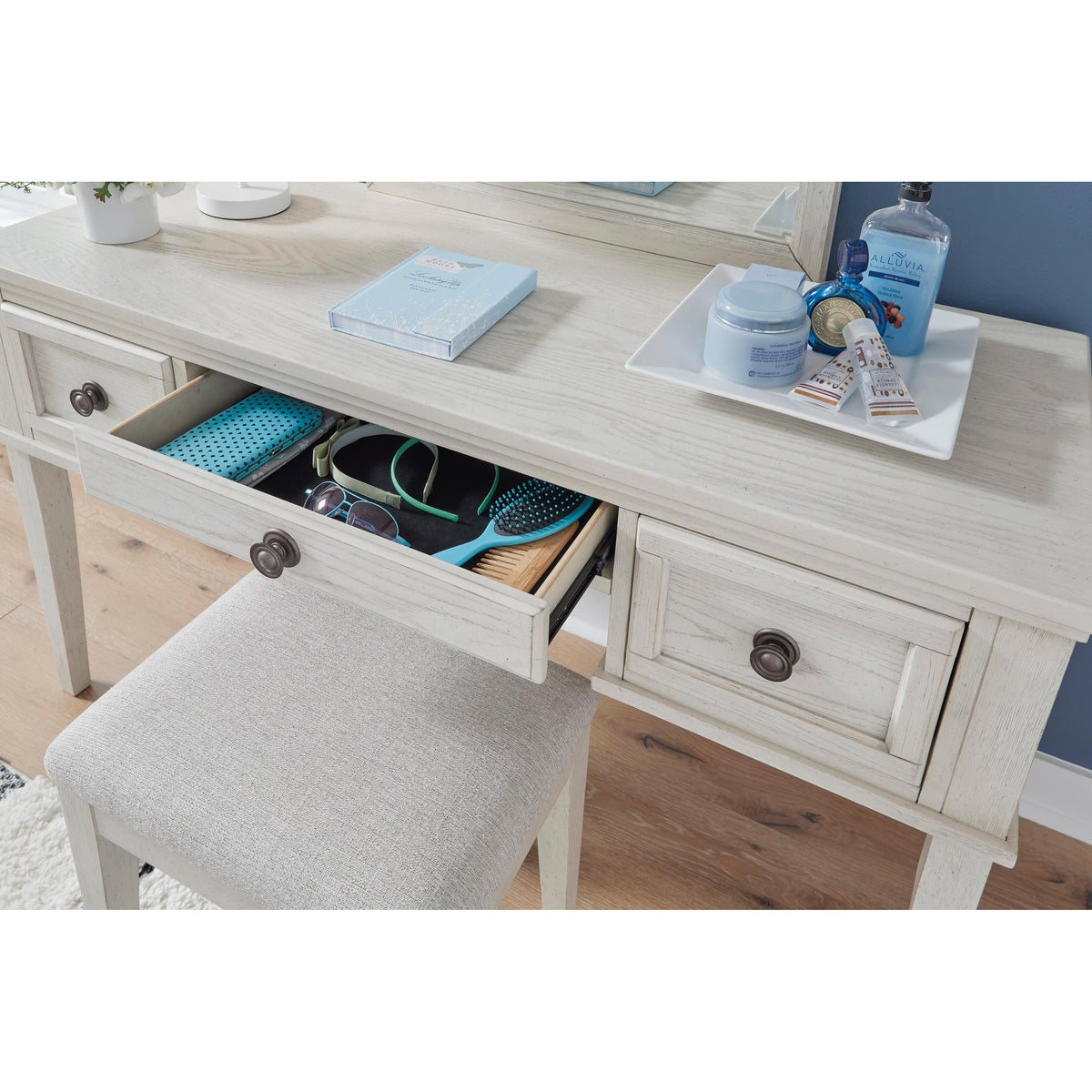Signature Design by Ashley Robbinsdale B742-22 Vanity/Upholstered Stool IMAGE 3
