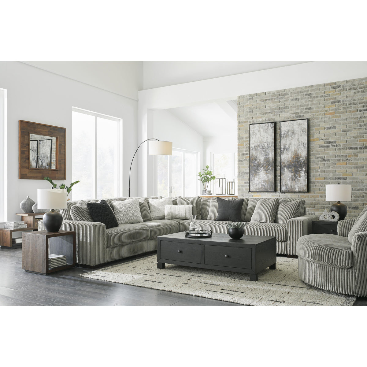  Signature Design by Ashley Lindyn 2110521 Oversized Swivel Accent Chair IMAGE 7