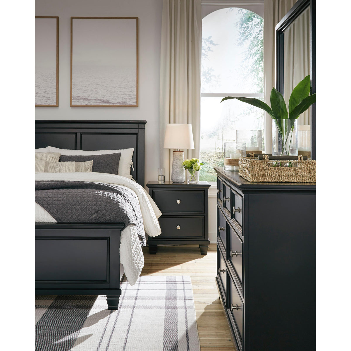  Signature Design by Ashley Lanolee B687B6 Queen Panel Bed IMAGE 7