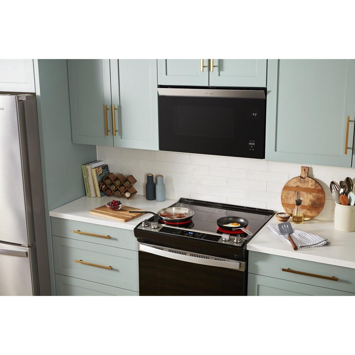  Whirlpool 30-inch, 1.1 cu. ft. Over-the-Range Microwave Oven YWMMF5930PW IMAGE 15