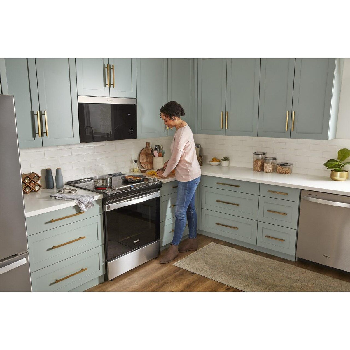  Whirlpool 30-inch, 1.1 cu. ft. Over-the-Range Microwave Oven YWMMF5930PW IMAGE 17