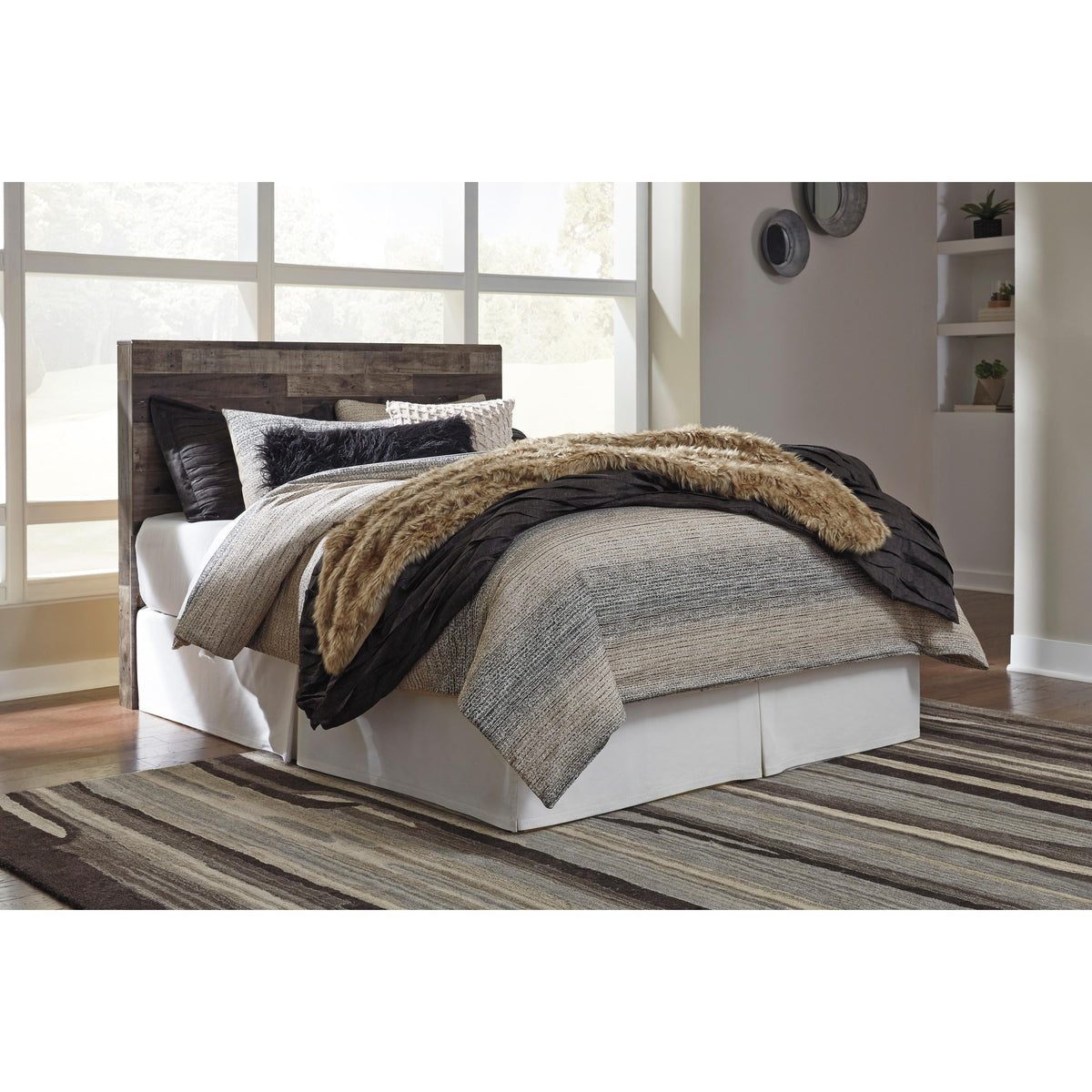 Benchcraft Derekson B200-57 Queen Panel Headboard IMAGE 2