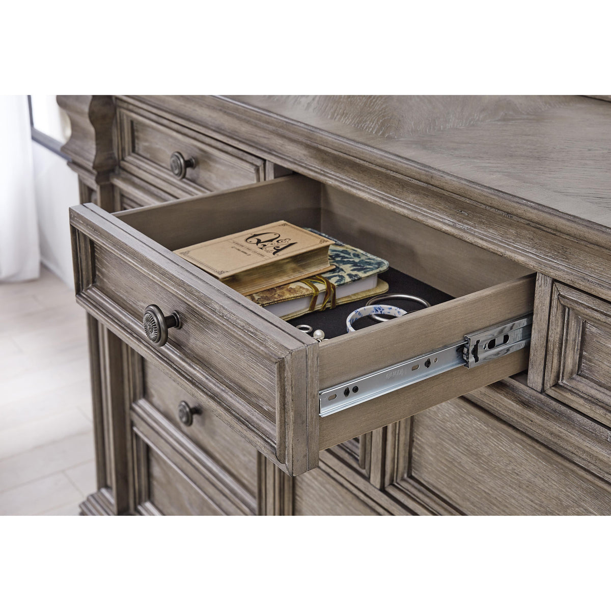  Signature Design by Ashley Blairhurst B916-93 Three Drawer Night Stand IMAGE 7