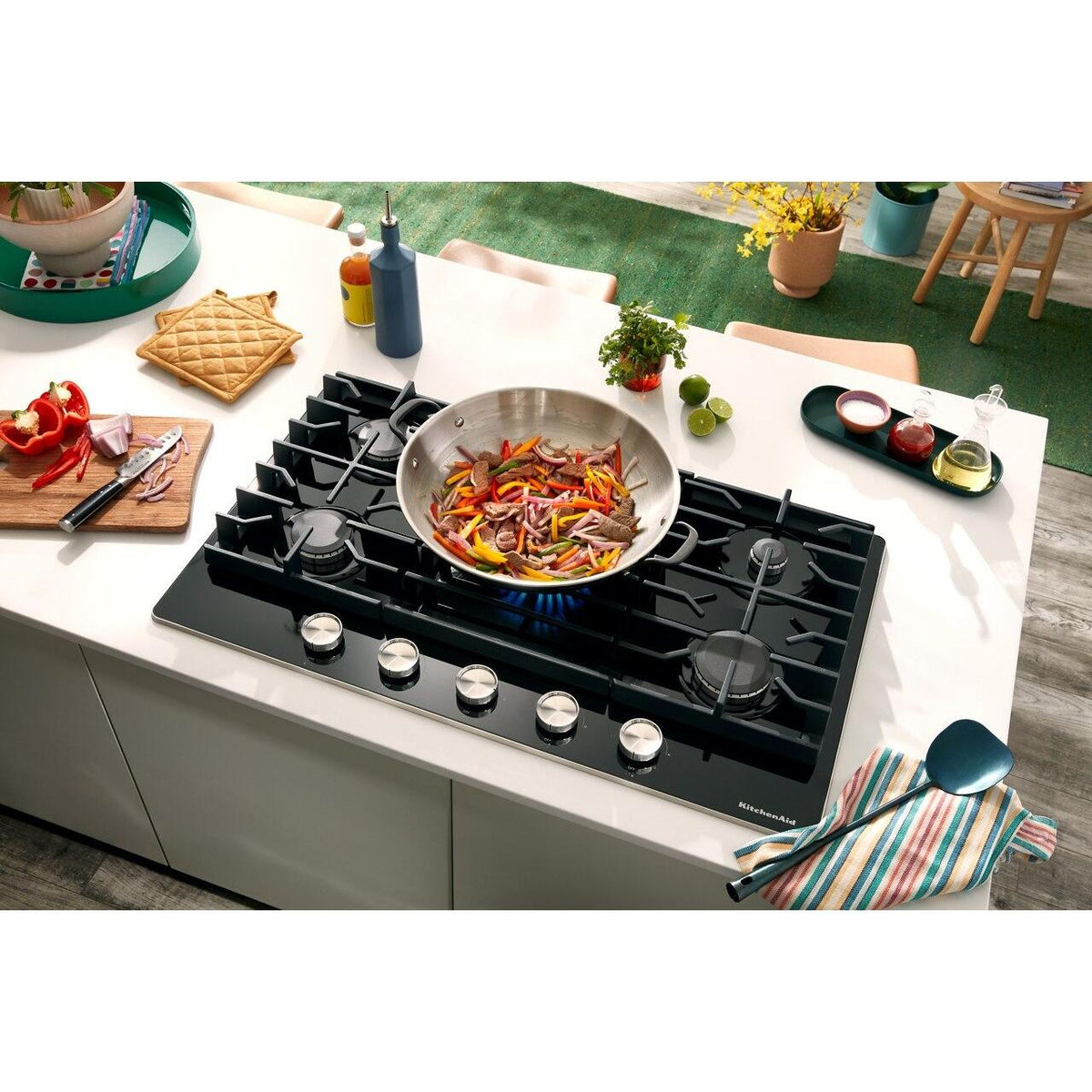  KitchenAid 30-inch Built-in Gas Cooktop with 5 Burners KCGG530PBL IMAGE 14