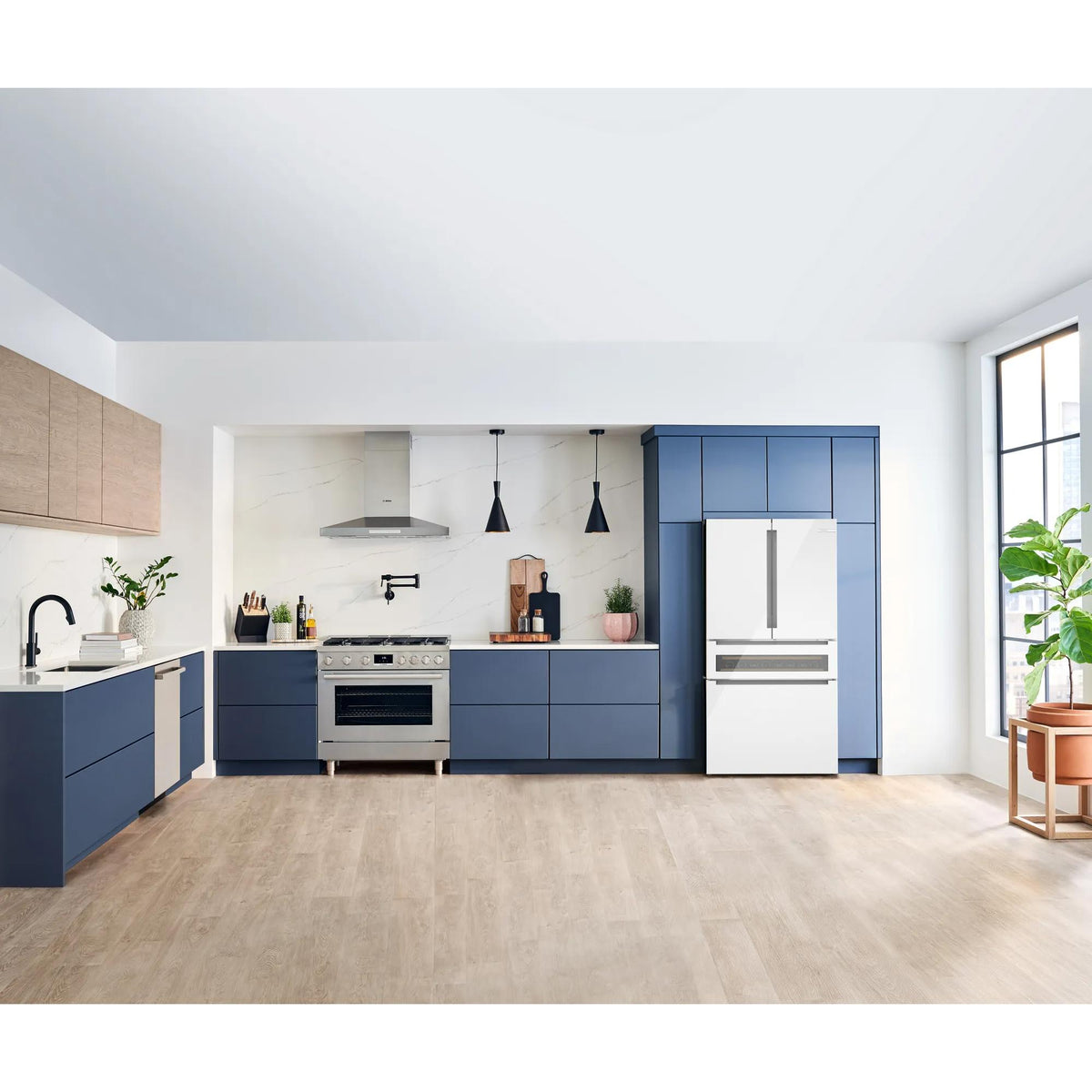  Bosch 36-inch, 20.5 cu.ft. Counter Depth French 4-Door Refrigerator with FlexBar™ B36CL81ENW IMAGE 12