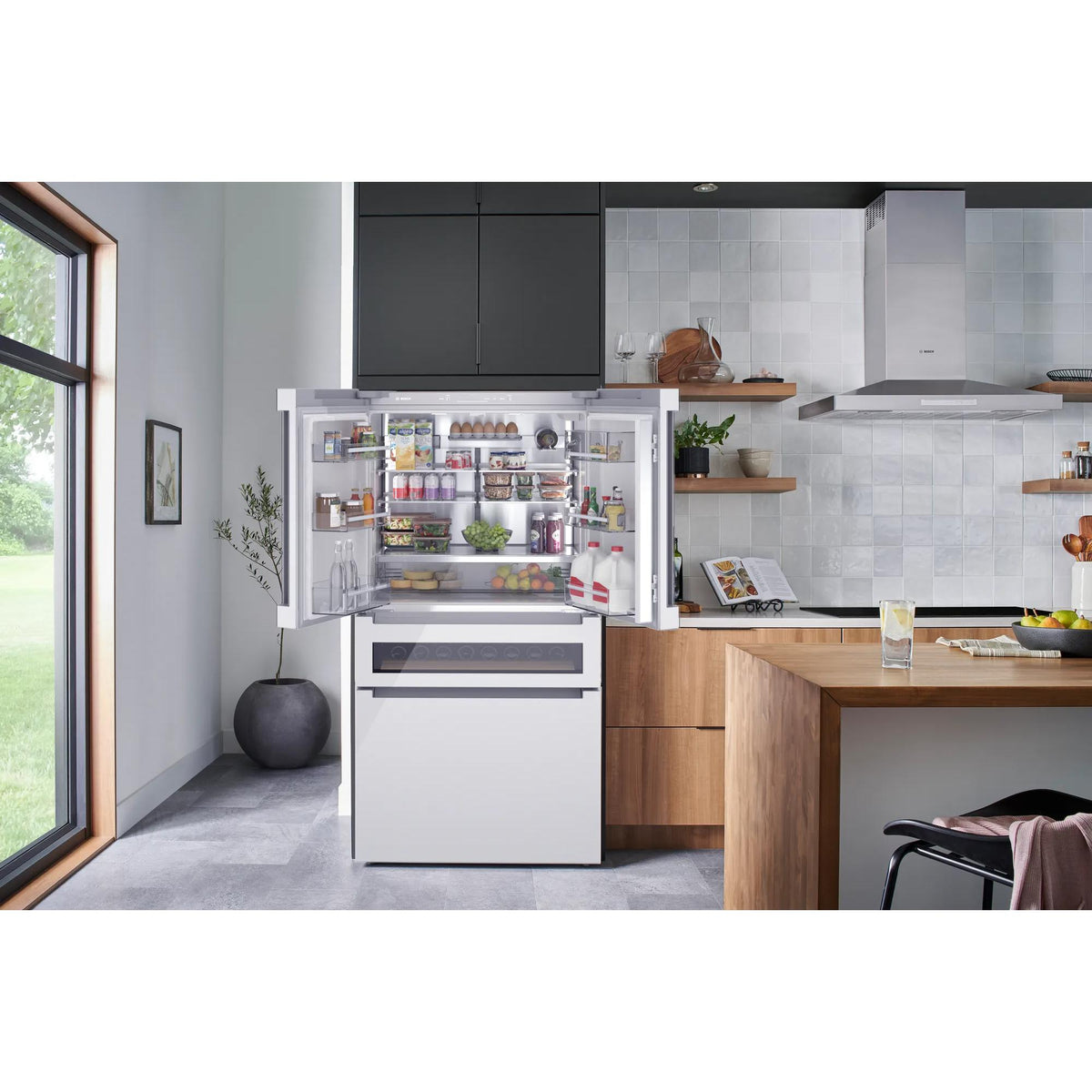  Bosch 36-inch, 20.5 cu.ft. Counter Depth French 4-Door Refrigerator with FlexBar™ B36CL81ENW IMAGE 15