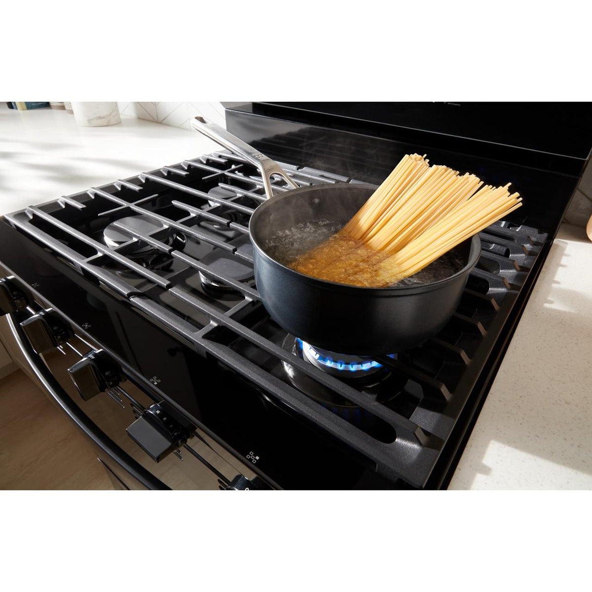  Whirlpool 30-inch Freestanding Gas Range with Air Fry Technology WFGS7530RB IMAGE 11