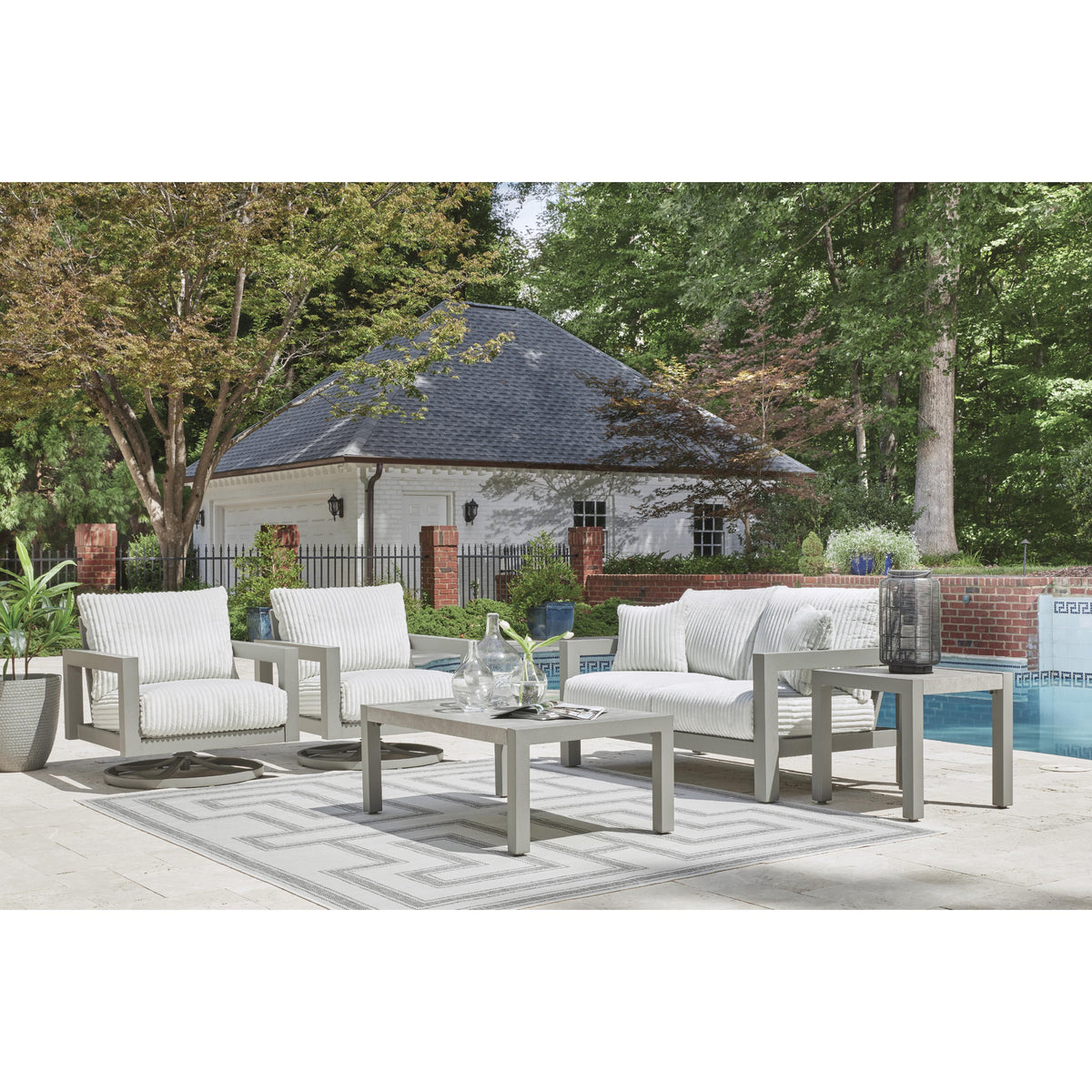 Signature Design by Ashley Hurley Park PCP695-821 Swivel Chair w/Cushion IMAGE 5