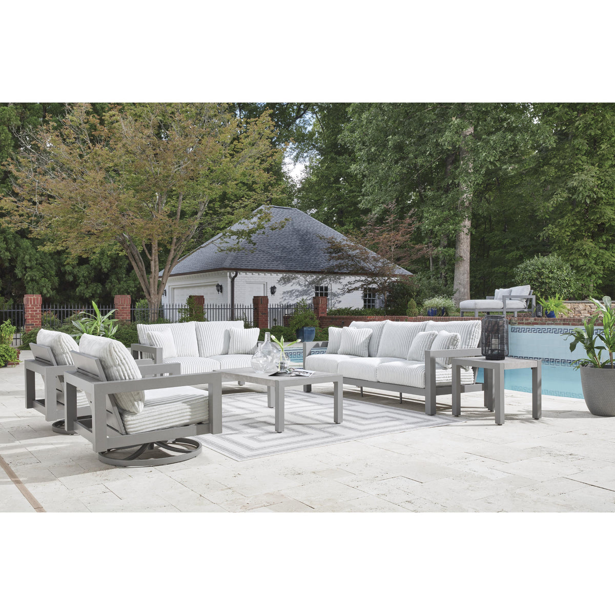 Signature Design by Ashley Hurley Park PCP695-821 Swivel Chair w/Cushion IMAGE 9