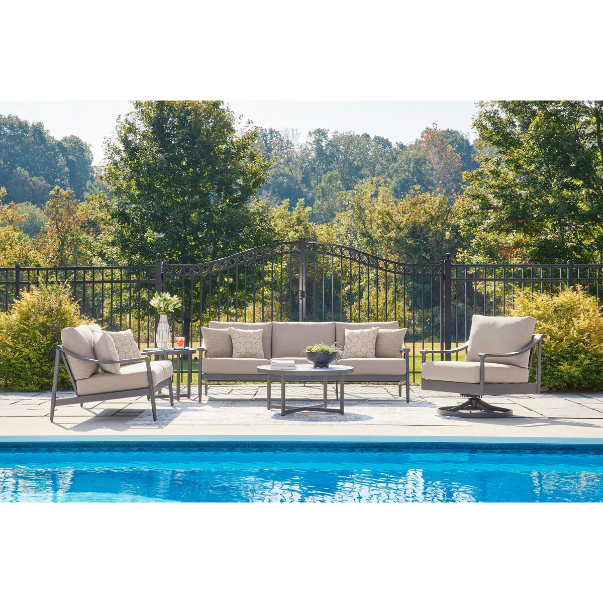  Signature Design by Ashley Ocean Beach PCP510-821 Swivel Lounge with  Cushion IMAGE 7